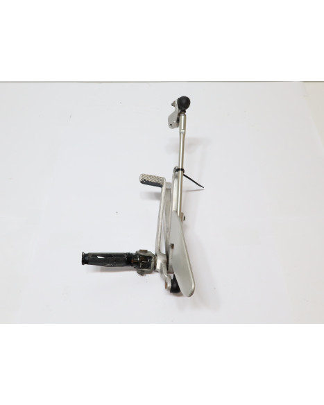 Yamaha YZF-R1, fotpinne vänster komplett