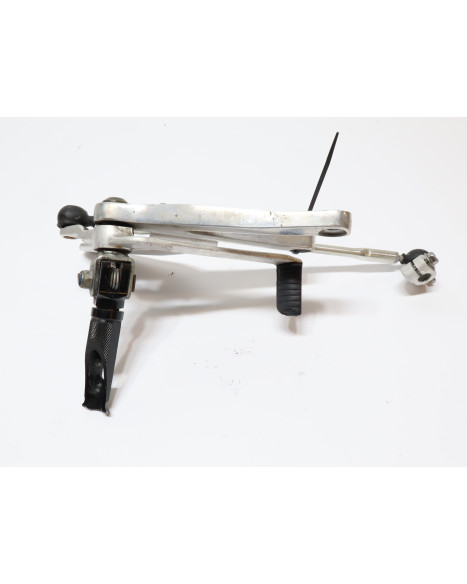 Yamaha YZF-R1, fotpinne vänster komplett