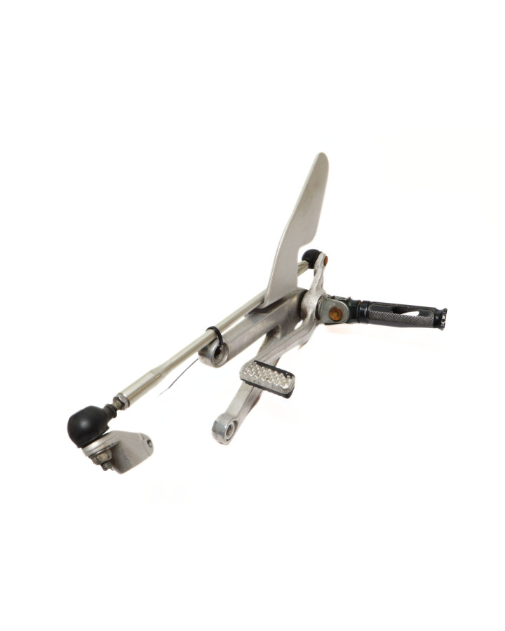 Yamaha YZF-R1, fotpinne vänster komplett