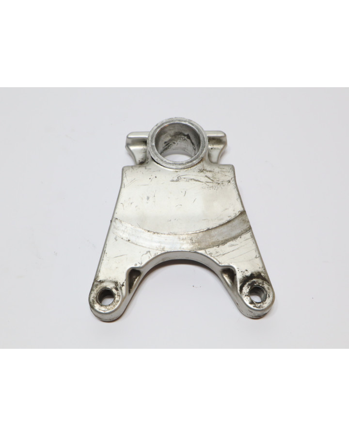 Yamaha YZF-R1, bromsokshållare bak