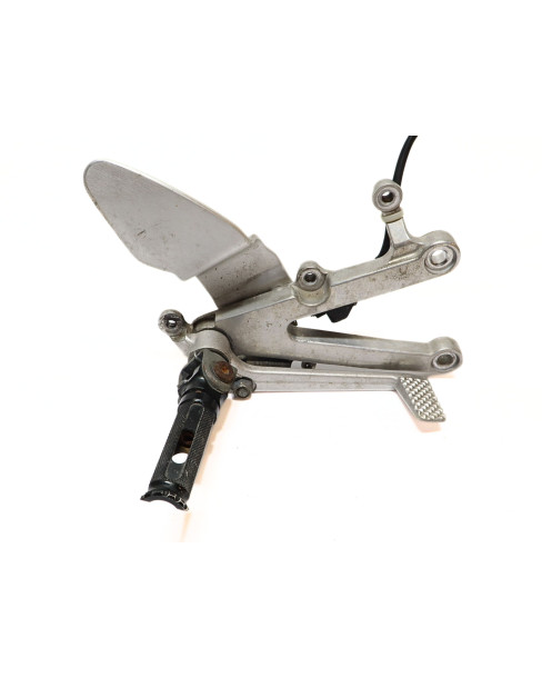 Yamaha YZF-R1, fotpinne höger komplett