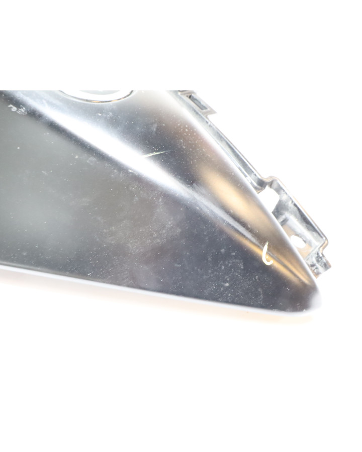 Yamaha MT-125, tankkåpa vänster