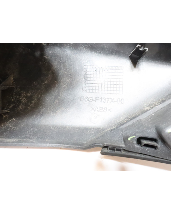 Yamaha MT-125, främre sidokåpa höger