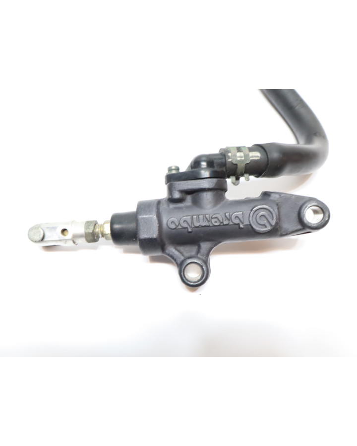 Yamaha YZF-R1, bromscylinder bak