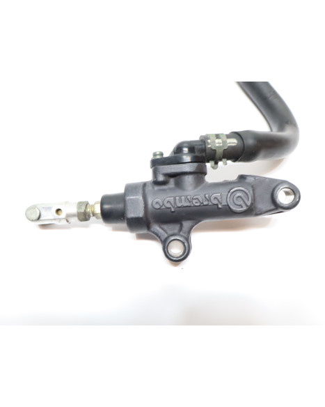 Yamaha YZF-R1, bromscylinder bak