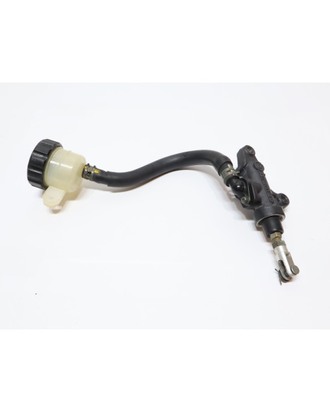 Yamaha YZF-R1, bromscylinder bak