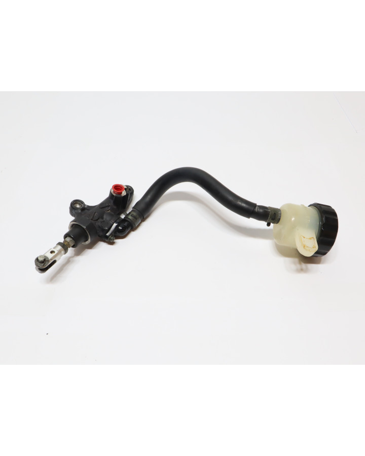 Yamaha YZF-R1, bromscylinder bak