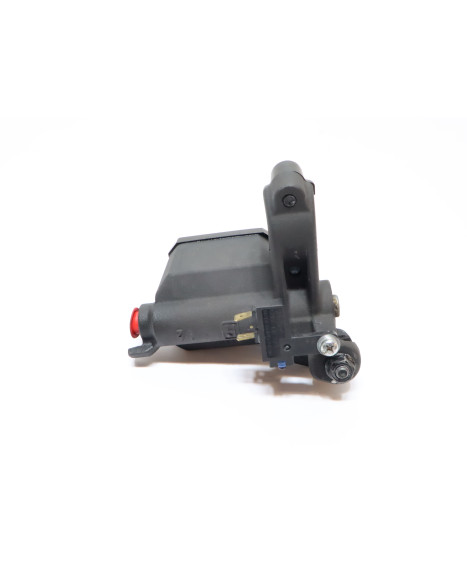 Yamaha MT-125, bromscylinder fram