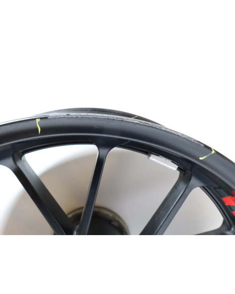 Yamaha MT-125, bakfälg