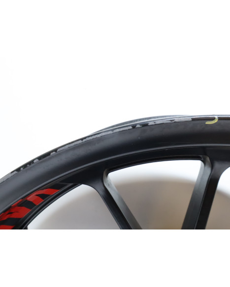 Yamaha MT-125, bakfälg