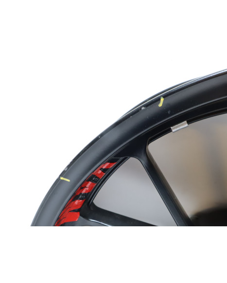 Yamaha MT-125, bakfälg