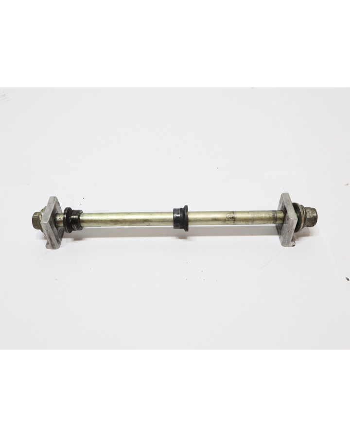 Yamaha MT-125, hjulaxel bak