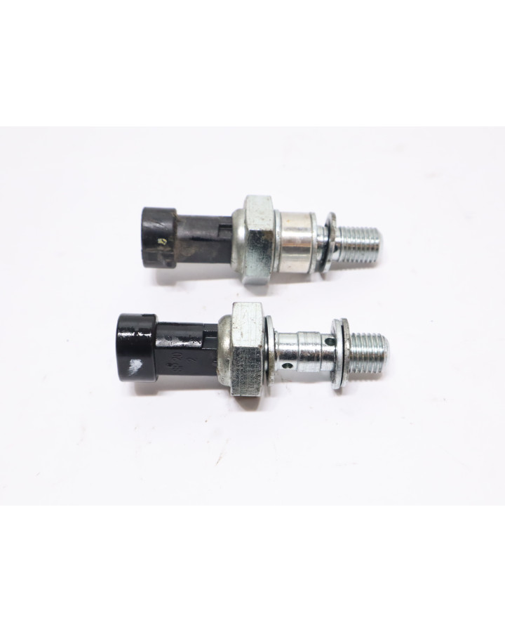 Polaris Ranger XP 570, bromsljuskontakt (par)