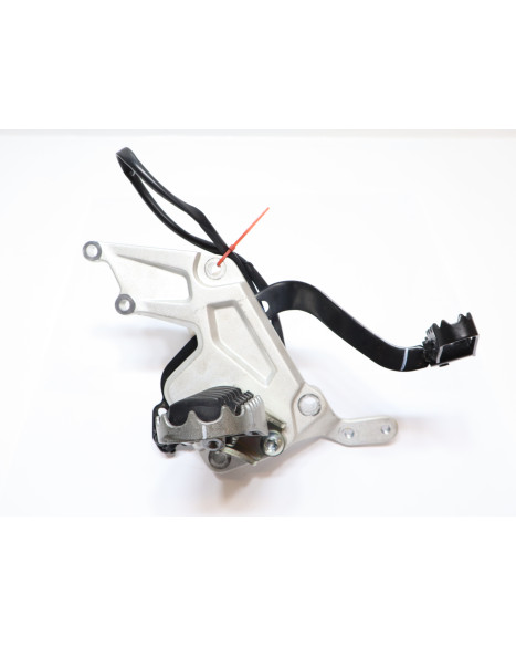 Yamaha Tenere 700, fotpinne höger komplett