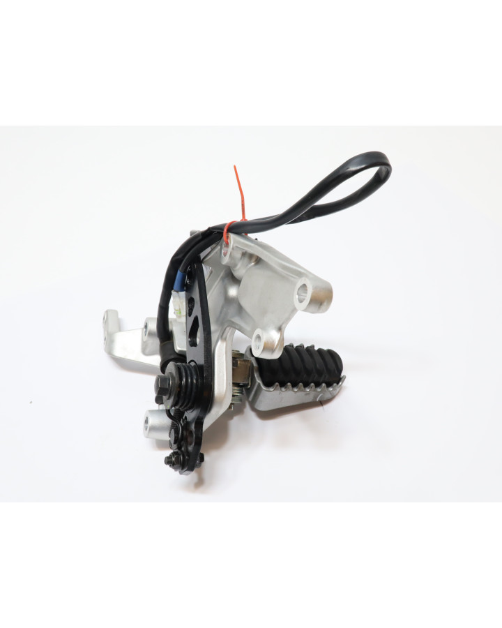 Yamaha Tenere 700, fotpinne höger komplett