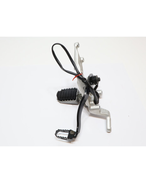 Yamaha Tenere 700, fotpinne höger komplett