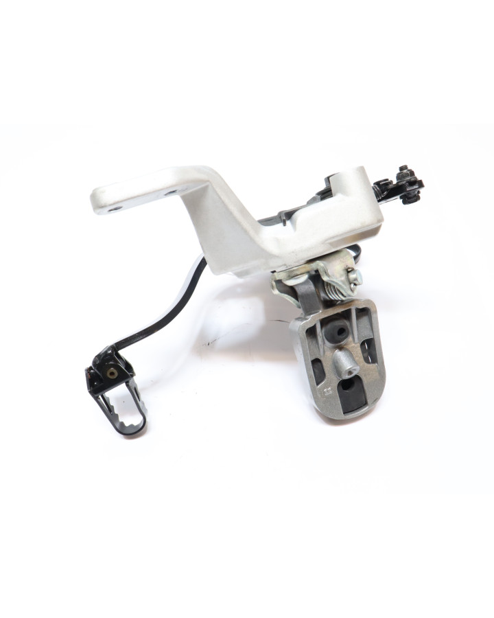 Yamaha Tenere 700, fotpinne höger komplett