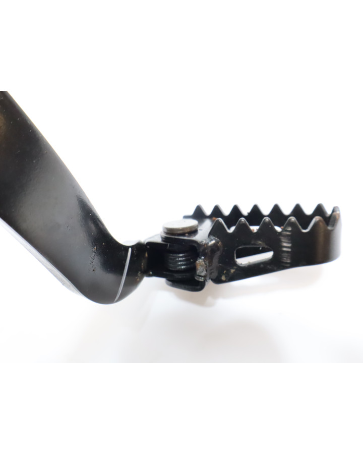 Yamaha Tenere 700, fotpinne höger komplett