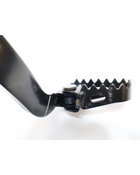 Yamaha Tenere 700, fotpinne höger komplett