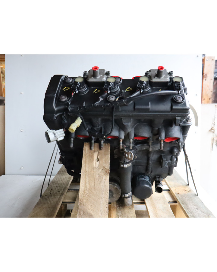 Yamaha YZF-R1, motor