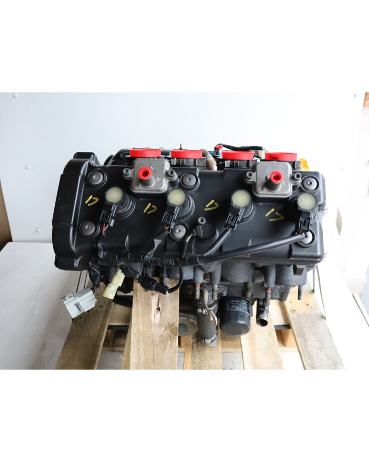 Yamaha YZF-R1, motor