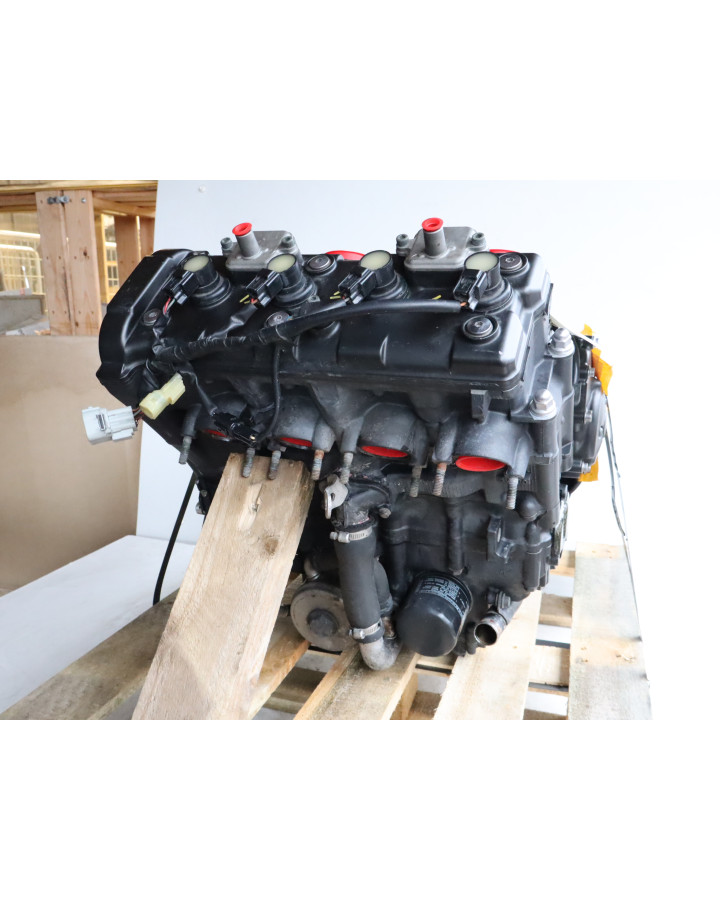 Yamaha YZF-R1, motor