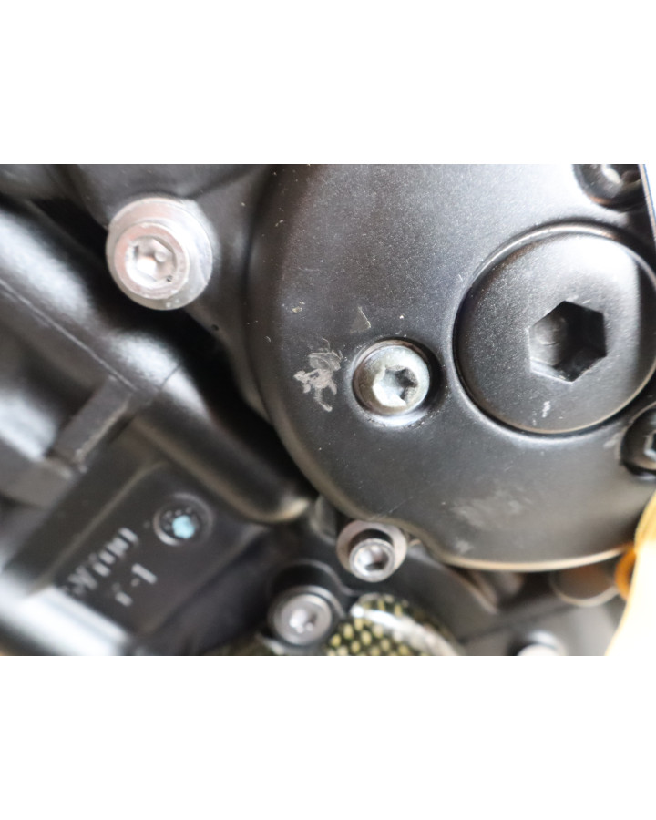 Yamaha YZF-R1, motor