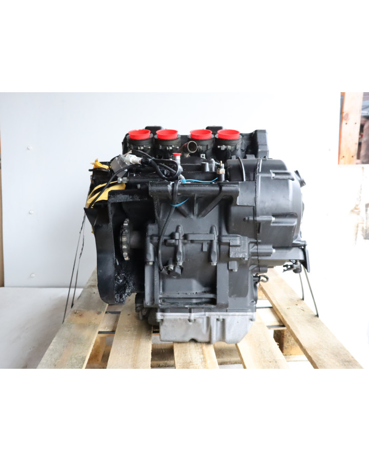 Yamaha YZF-R1, motor