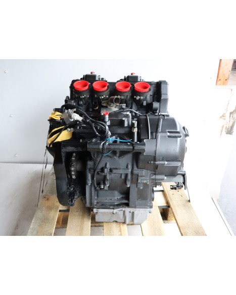 Yamaha YZF-R1, motor