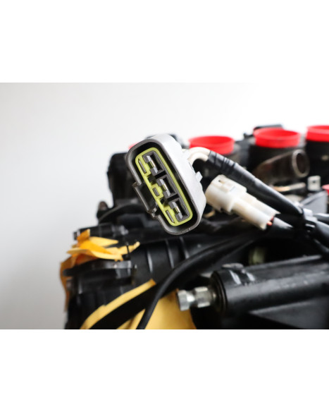 Yamaha YZF-R1, motor