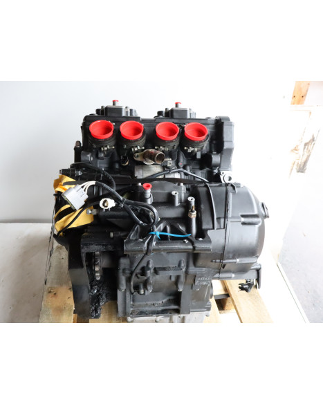 Yamaha YZF-R1, motor