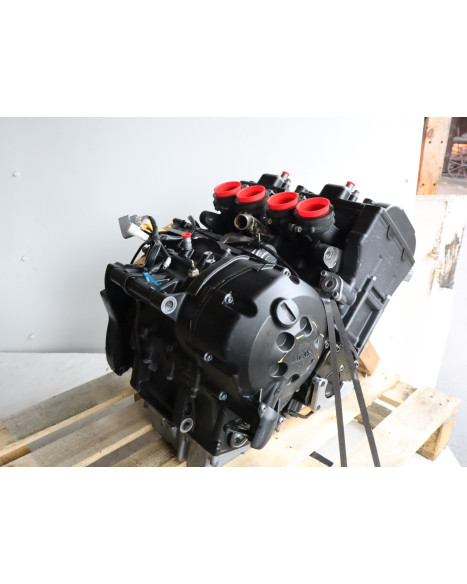 Yamaha YZF-R1, motor