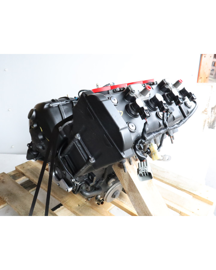 Yamaha YZF-R1, motor