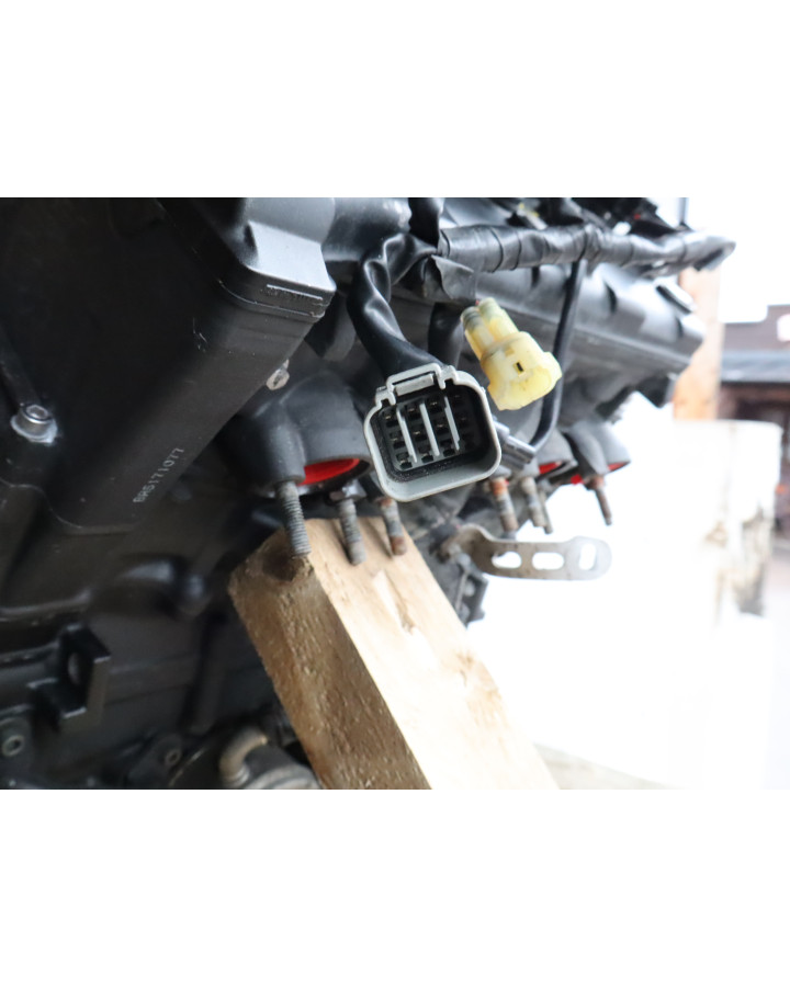 Yamaha YZF-R1, motor