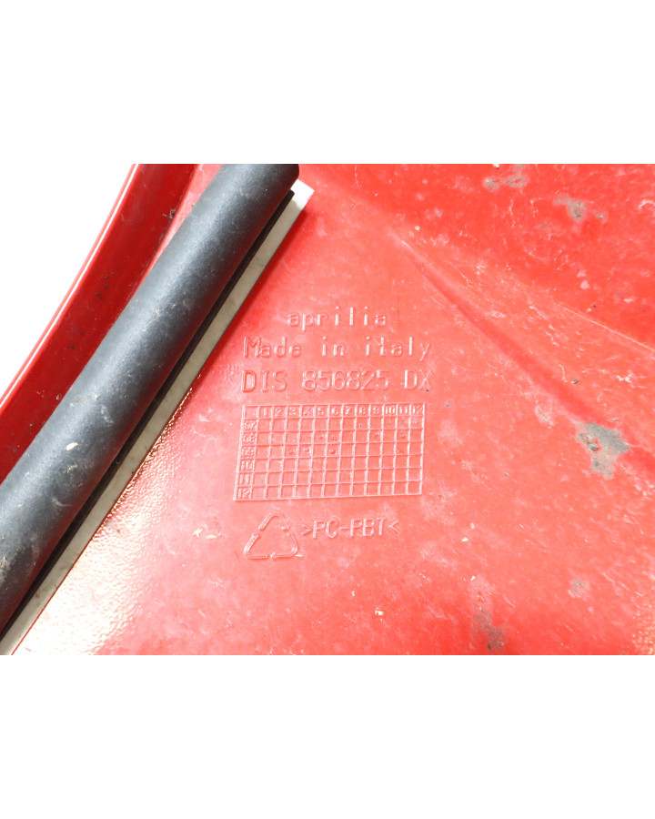 Aprilia Dorsoduro 750, tankkåpa höger