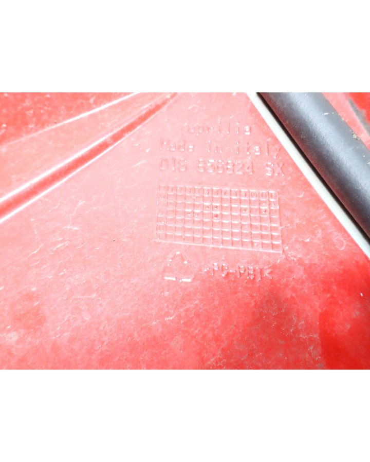 Aprilia Dorsoduro 750, tankkåpa vänster