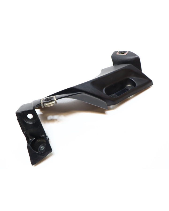 Yamaha YZF-R1, plastdetalj höger