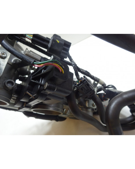 Kawasaki ZZR1400, gasspjäll/insprut