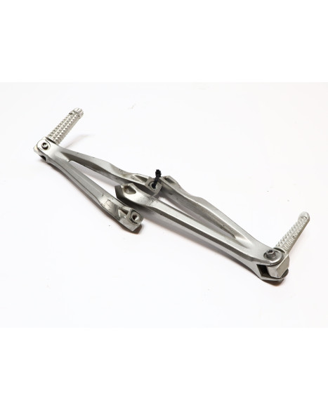 Yamaha YZF-R1, passagerarfotpinne komplett (par)