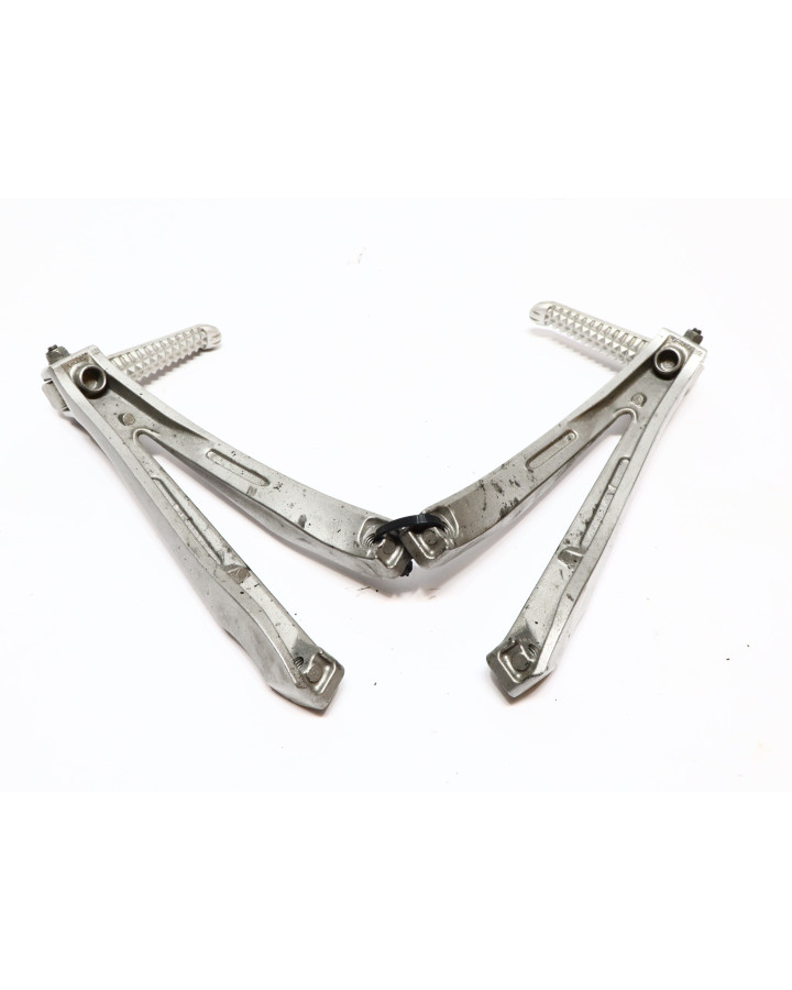 Yamaha YZF-R1, passagerarfotpinne komplett (par)