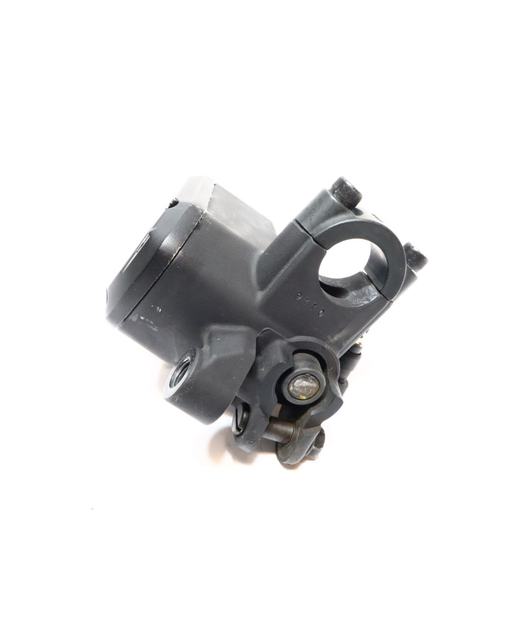 Aprilia Dorsoduro 750, bromscylinder fram