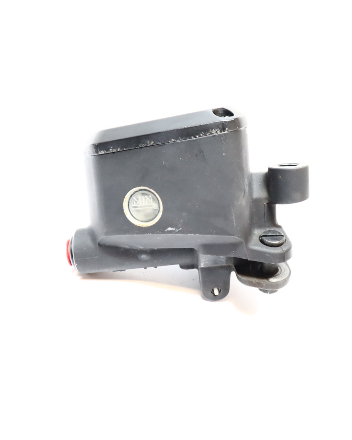 Aprilia Dorsoduro 750, bromscylinder fram