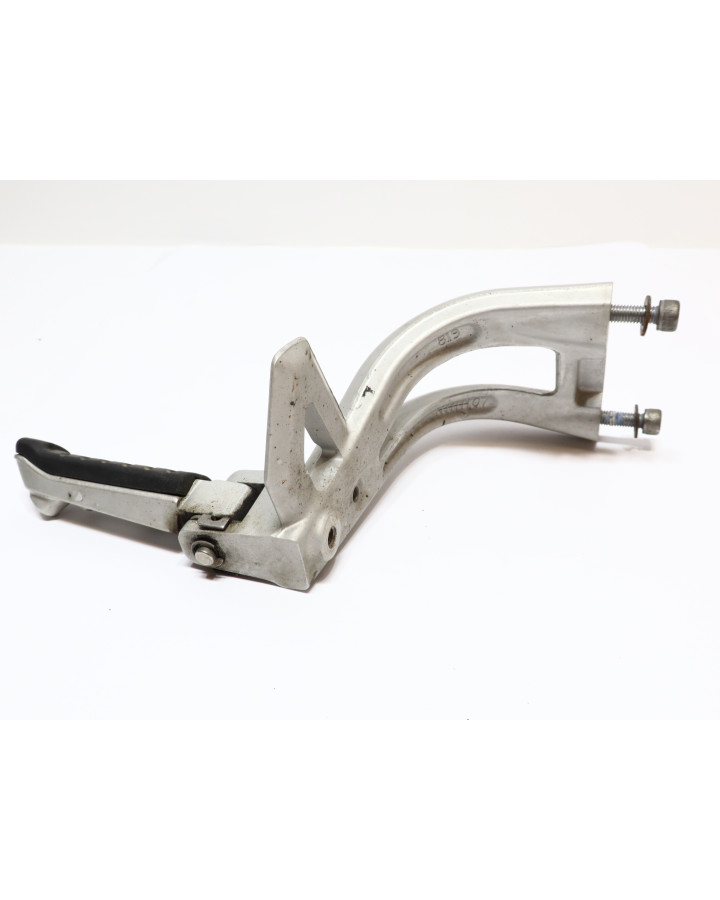 Triumph Tiger 1050, passagerarfotpinne vänster...