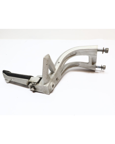 Triumph Tiger 1050, passagerarfotpinne vänster komplett