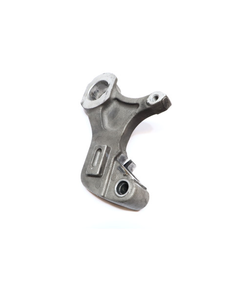 Yamaha YZF-R1, bromsoksfäste bak