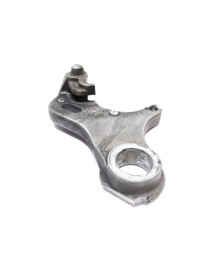 Yamaha YZF-R1, bromsoksfäste bak