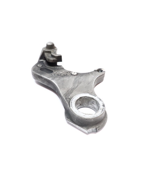 Yamaha YZF-R1, bromsoksfäste bak