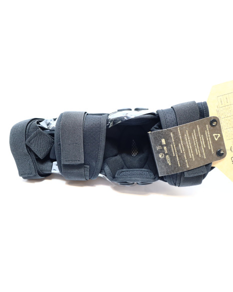 Leatt Dual Axis, knäskydd