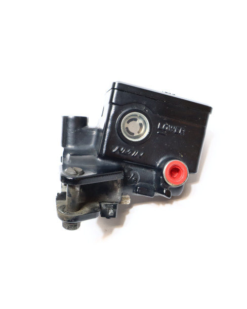 Kawasaki Z1000, bromscylinder fram