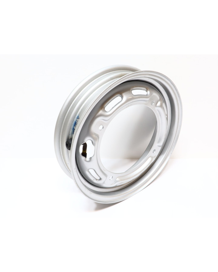 Honda Lead 100, fälgbana bak